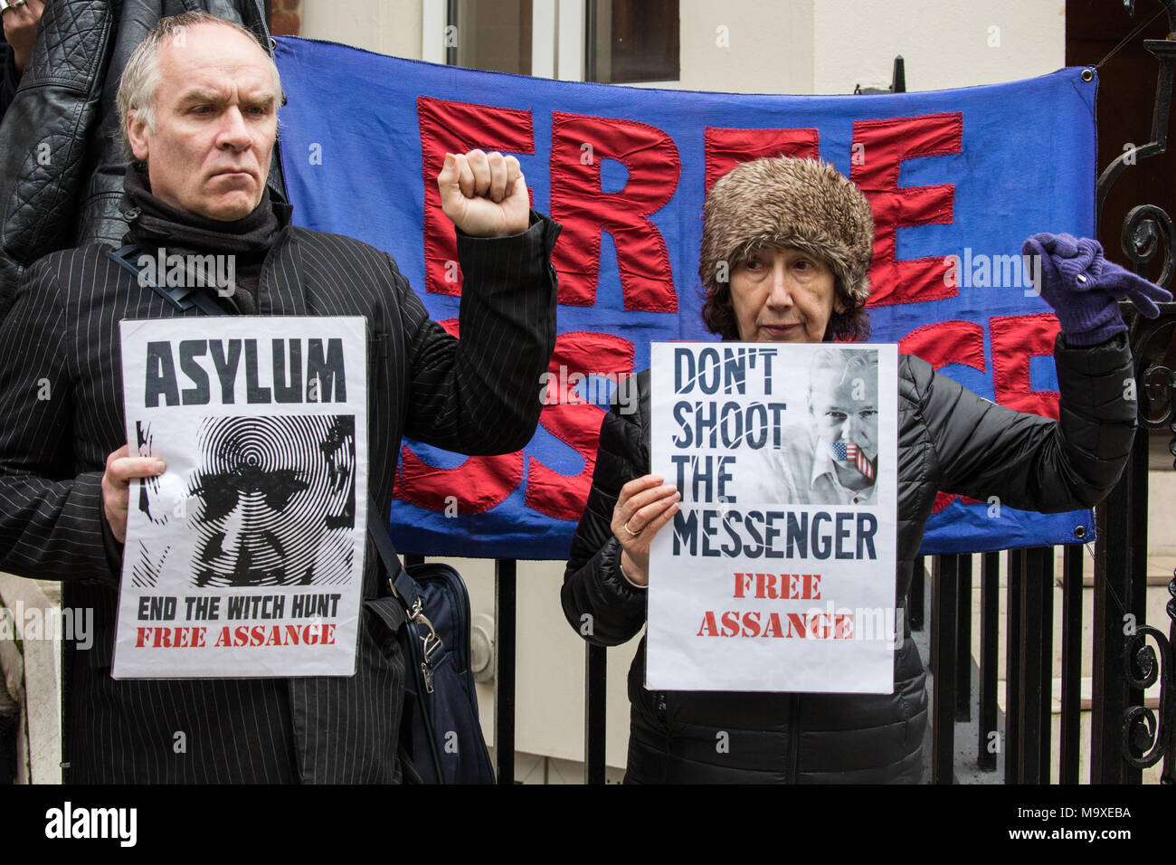 London, UK. 29th March, 2018. Protesters outside the Ecuadorian embassy following yesterday's announcement that Ecuador had cut the means by which Julian Assange may communicate with the outside world from the embassy following concerns that some of his recent communications "put at risk the good relations [Ecuador] maintains with the United Kingdom, with the other states of the European Union, and with other nations”. Credit: Mark Kerrison/Alamy Live News Stock Photo