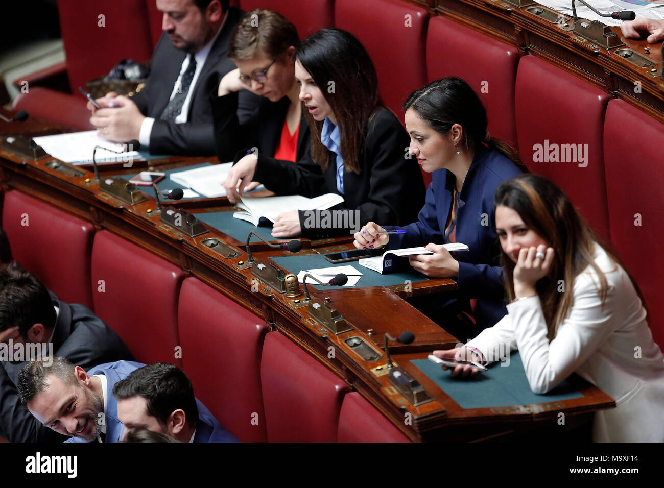 Deputate del M5S Roma 29/03/2018. Camera dei Deputati. Votazione per l'elezione dei vicepresidenti, dei questori e dei segretari. Rome March 29th 2018. Chamber of Deputies. Votation to elect vice-presidents, superintendents and secretaries. Foto Samantha Zucchi Insidefoto Stock Photo