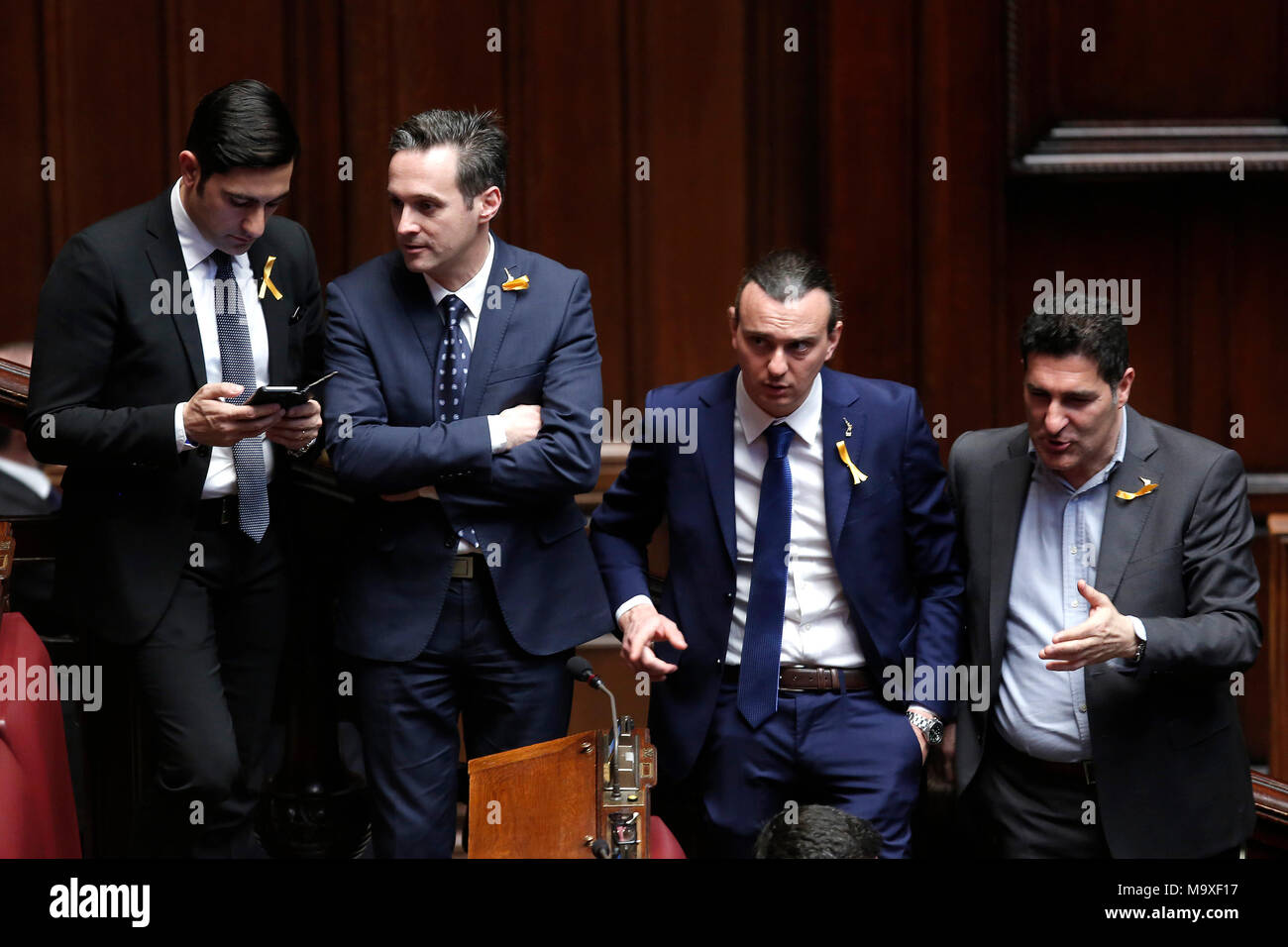 Deputati della Lega Nord indossano il fiocco giallo in segno di solidarietˆ' verso causa catalana - FABIO MASSIMO BONIARDI Deputies of Lega Nord party wearing yellow ribbon to support the Catalan cause Roma 29/03/2018. Camera dei Deputati. Votazione per l'elezione dei vicepresidenti, dei questori e dei segretari. Rome March 29th 2018. Chamber of Deputies. Votation to elect vice-presidents, superintendents and secretaries. Foto Samantha Zucchi Insidefoto Stock Photo