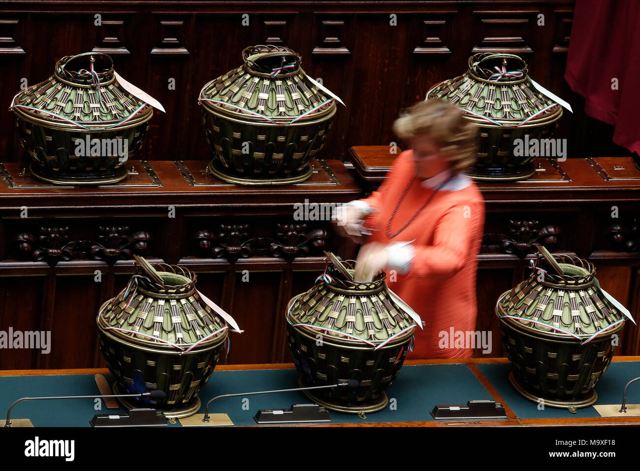 Urne, ballot boxes Roma 29/03/2018. Camera dei Deputati. Votazione per l'elezione dei vicepresidenti, dei questori e dei segretari. Rome March 29th 2018. Chamber of Deputies. Votation to elect vice-presidents, superintendents and secretaries. Foto Samantha Zucchi Insidefoto Stock Photo