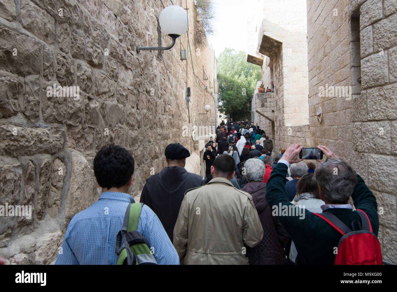 Jerusalem, Israel. 29th March, 2018. Pilgrims following the procession ...