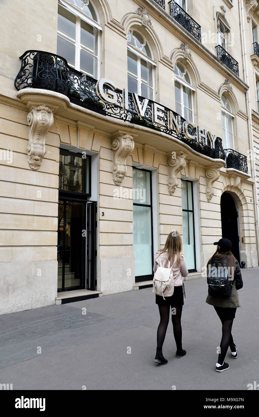 Givenchy building - Avenue George V - Paris - France Stock Photo - Alamy