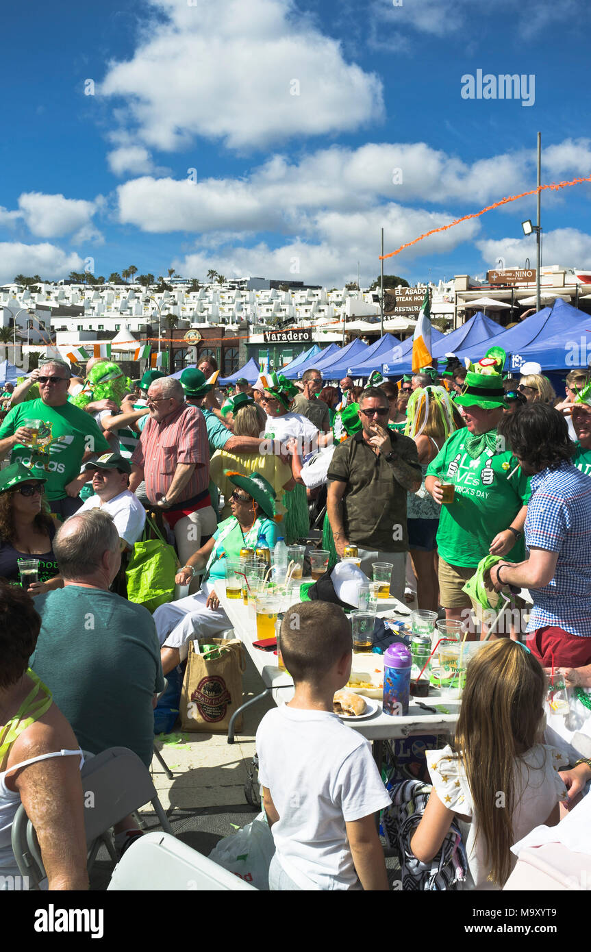 dh St Patricks Day PUERTO DEL CARMEN LANZAROTE Celebrations holidaymakers celebrating canary islands patrick celebration Irish abroad Stock Photo