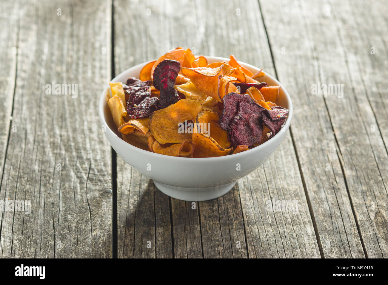 Mixed fried vegetable chips in bowl Stock Photo Alamy