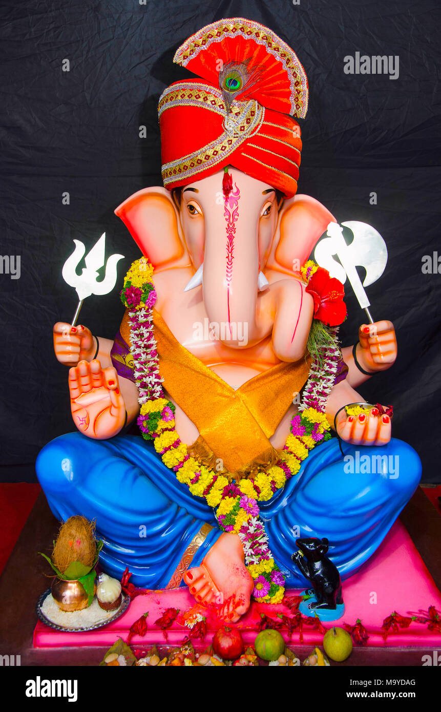 An idol of Lord Ganesha, Ganapati Festival, Pune, Maharashtra ...