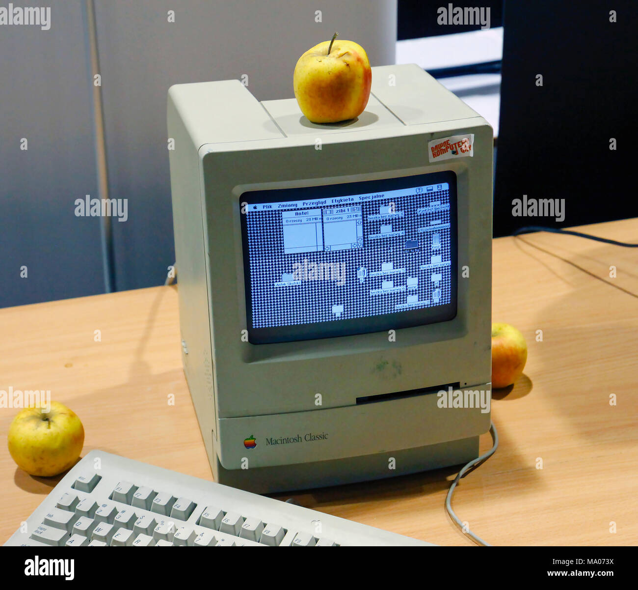 Classic Macintosh Apple Computer With Keyboard And Yellow Apples Stock 