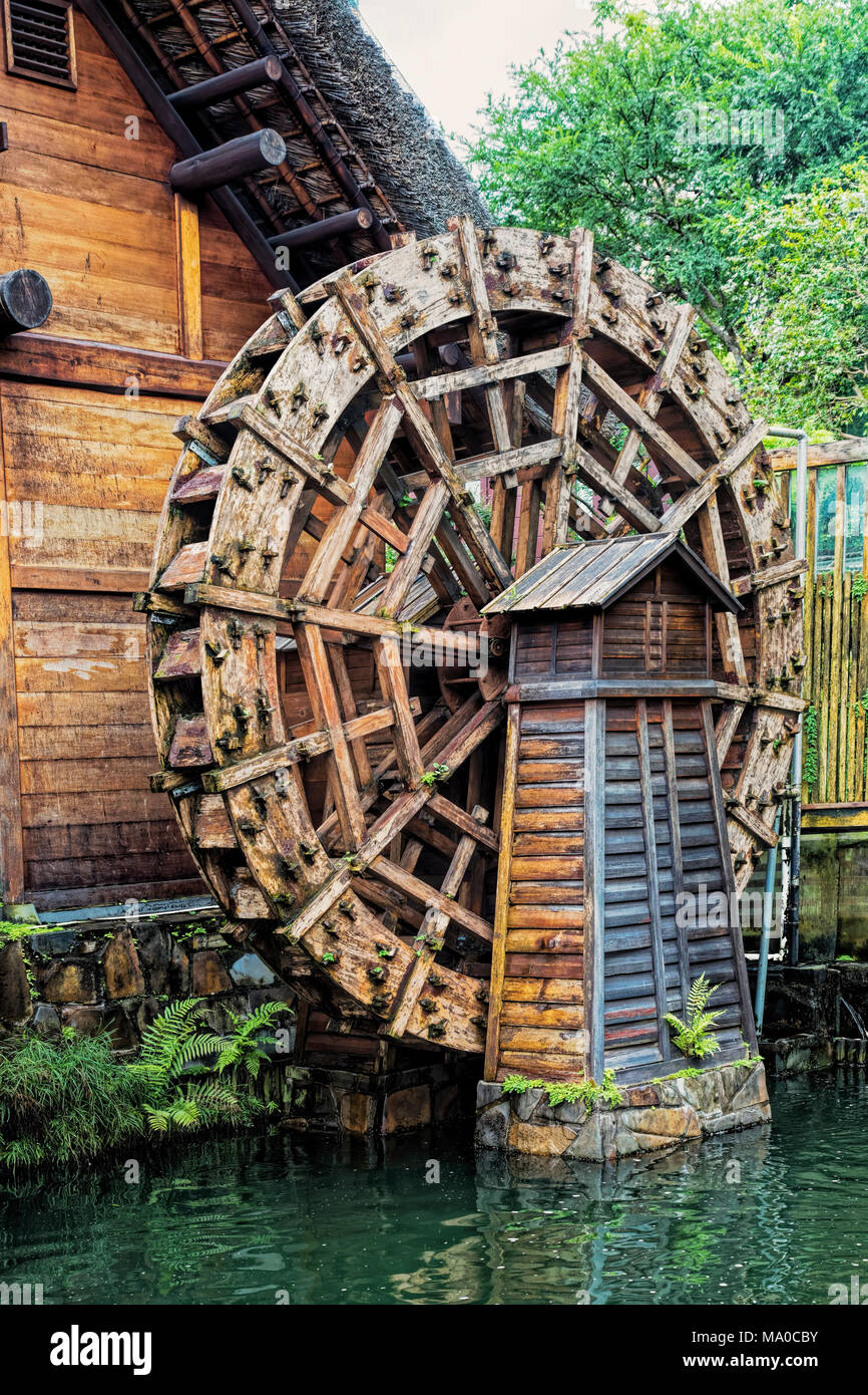 Ancient waterwheel In the Nan Lian Garden, Chi Lin Nunnery, Hong Kong, China Stock Photo