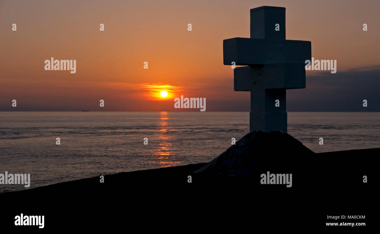 RS 8017  Sunset & Memorial at The Sound, Isle of Man, UK Stock Photo