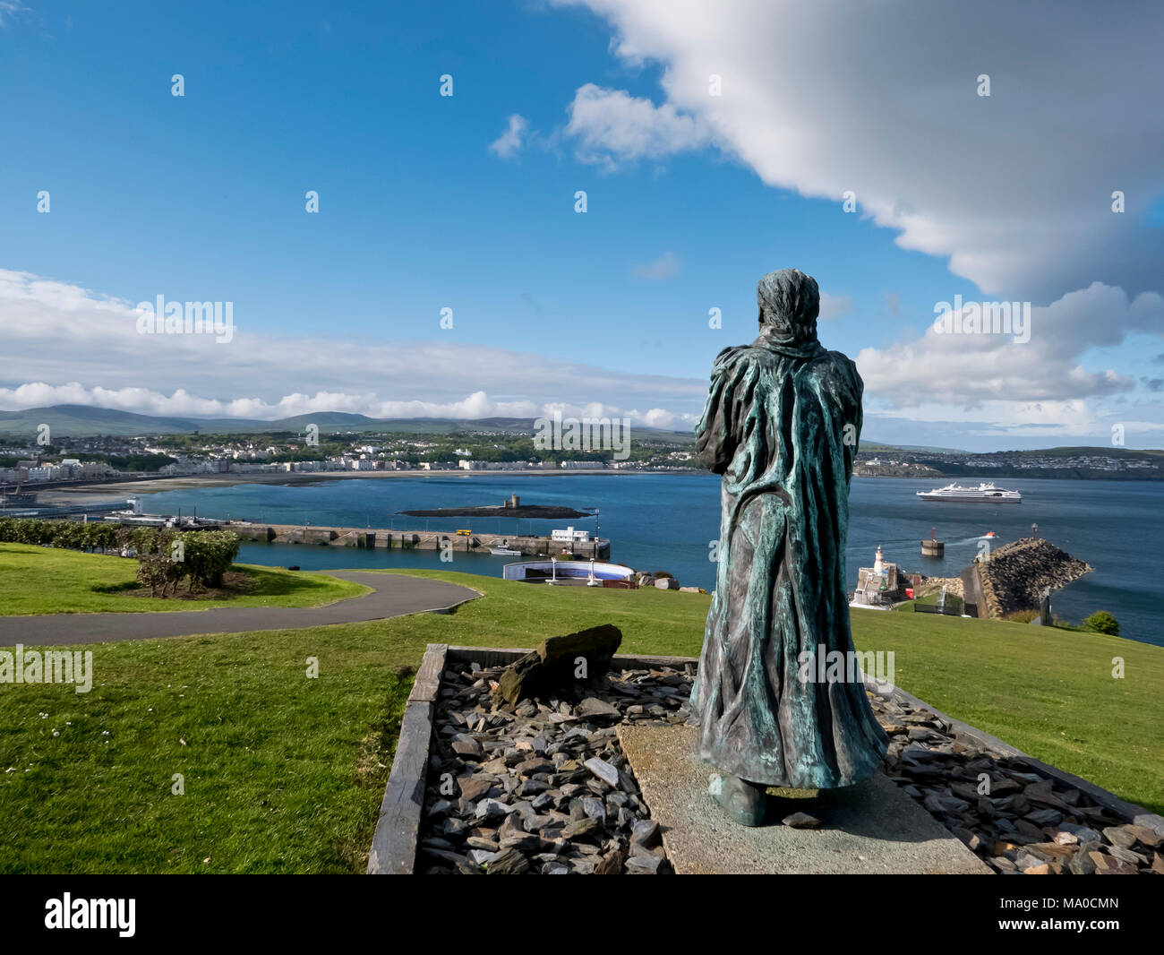 RS 8026  Sir William Hillary statue at Douglas Head, Douglas, Isle of Man, UK Stock Photo