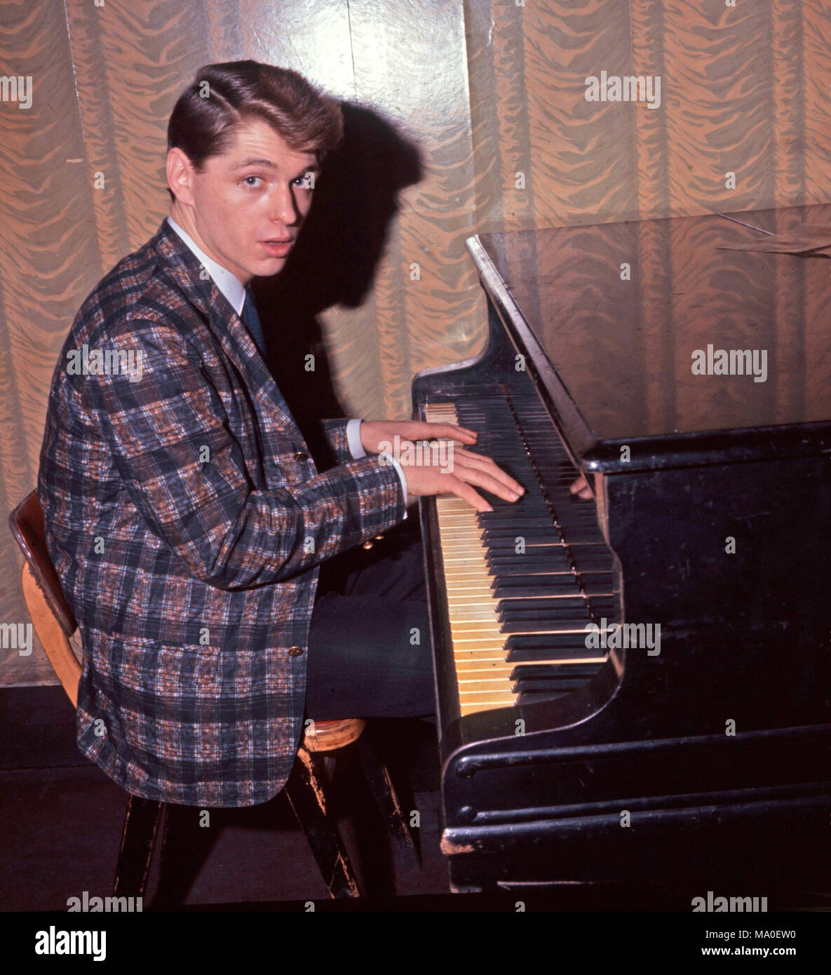 Georgie Fame English R B Musician At The Flamingo Club Oxford Street London In 1964 Photo Tony Gale Stock Photo Alamy Georgie Fame English R B Musician At The Flamingo Club Oxford Street London In 1964 Photo Tony Gale Stock Photo Alamy