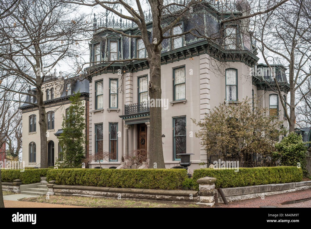 historic-houses-in-the-lafayette-square-