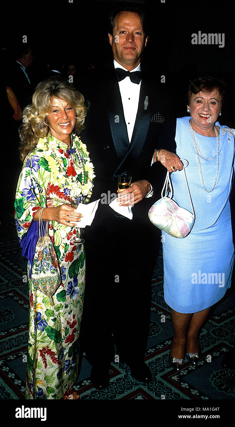Washington, DC., USA, May 14, 1988 Peter Fonda and his wife Portia at the Cancer Ball held at the Washigton Hilton Hotel Credit: Mark Reinstein/MediaPunch Stock Photo