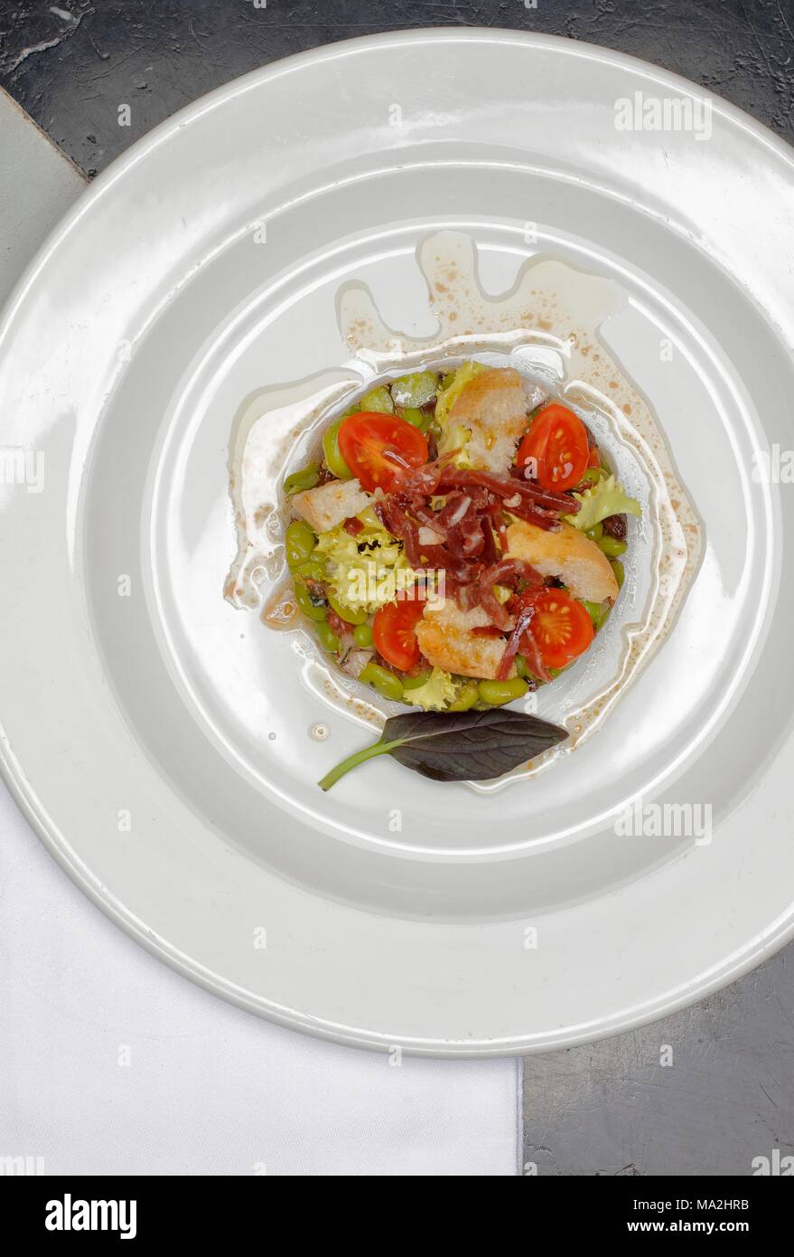 Catalan salad with sausage at the restaurant '7 Portes', Barcelona, Spain Stock Photo