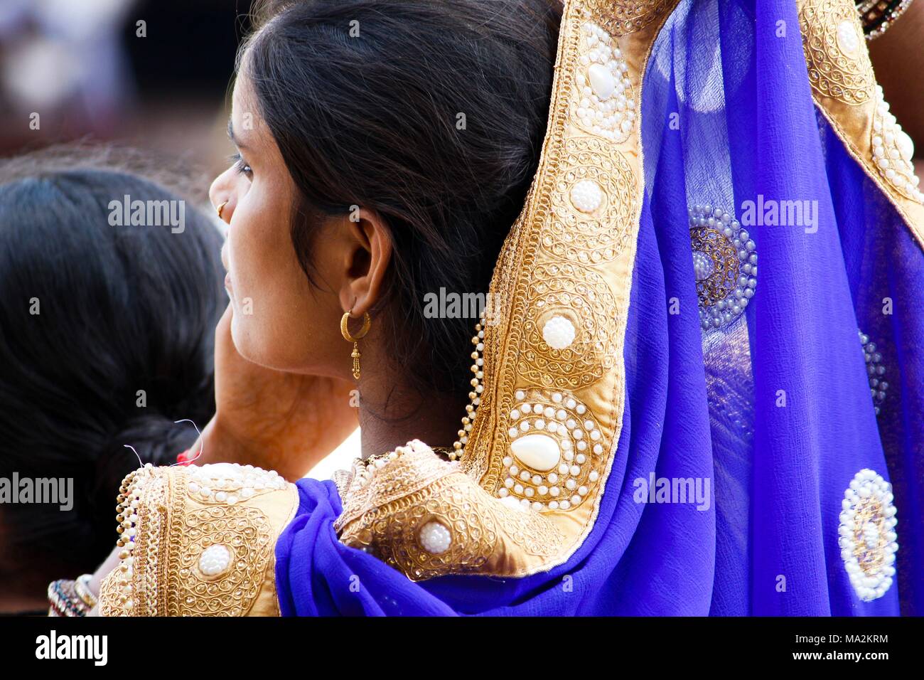 A beautiful Indian woman wearing sari Stock Photo - Alamy