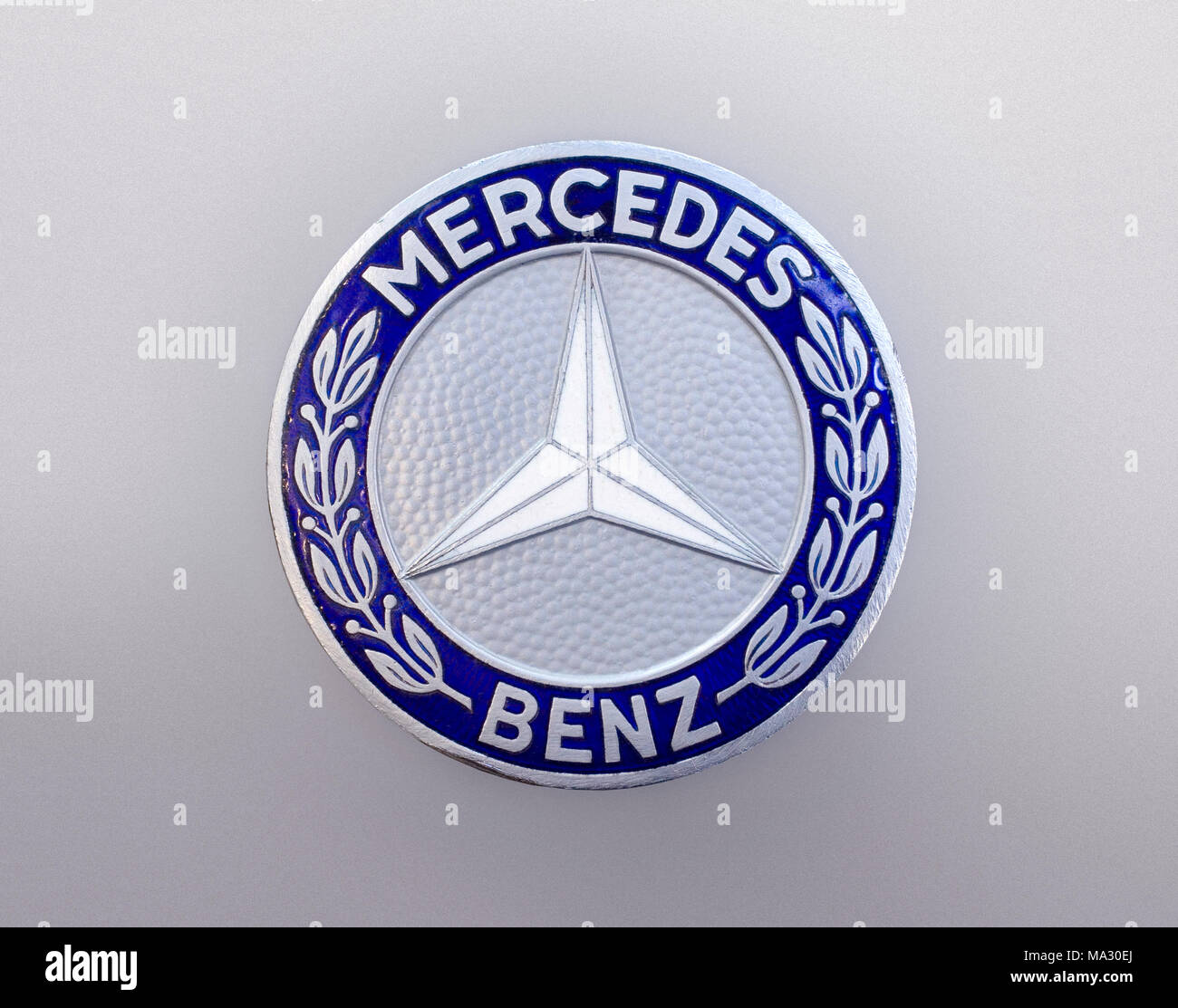 Mercedes logo hi-res stock photography and images - Alamy