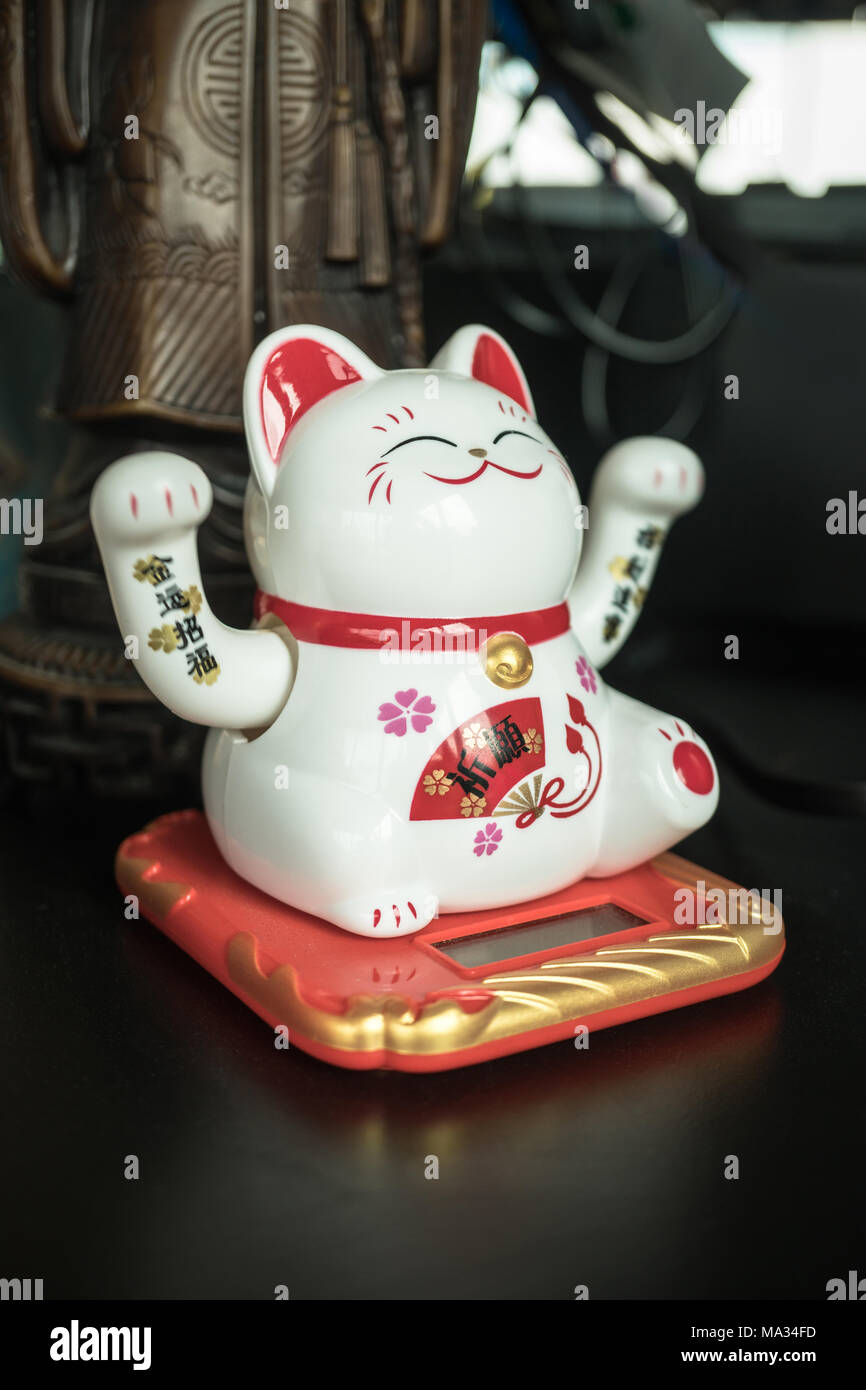 Japanese toy cat figure hires stock photography and images Alamy