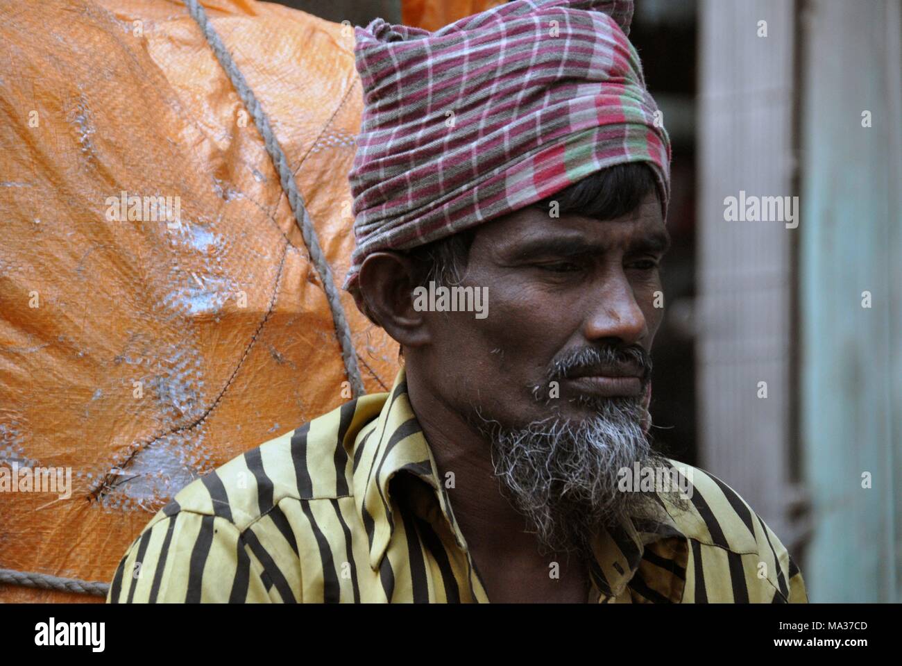 Rickshaw driver bangladesh hi-res stock photography and images - Alamy