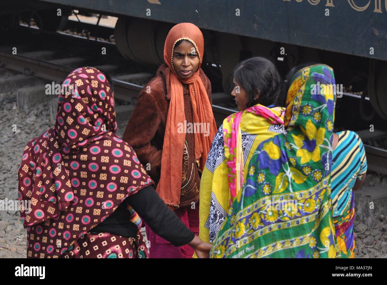 Passengers in the station Tongi near Dhaka on 09.01.2015 - Bangladesh. | usage worldwide Stock Photo