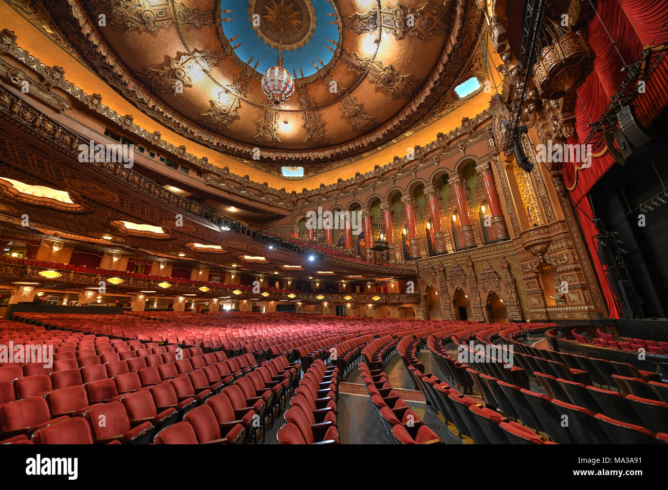 St. Louis, Missouri, USA - November 18, 2016 - The Fabulous Fox Theatre on Grand Boulevard in ...