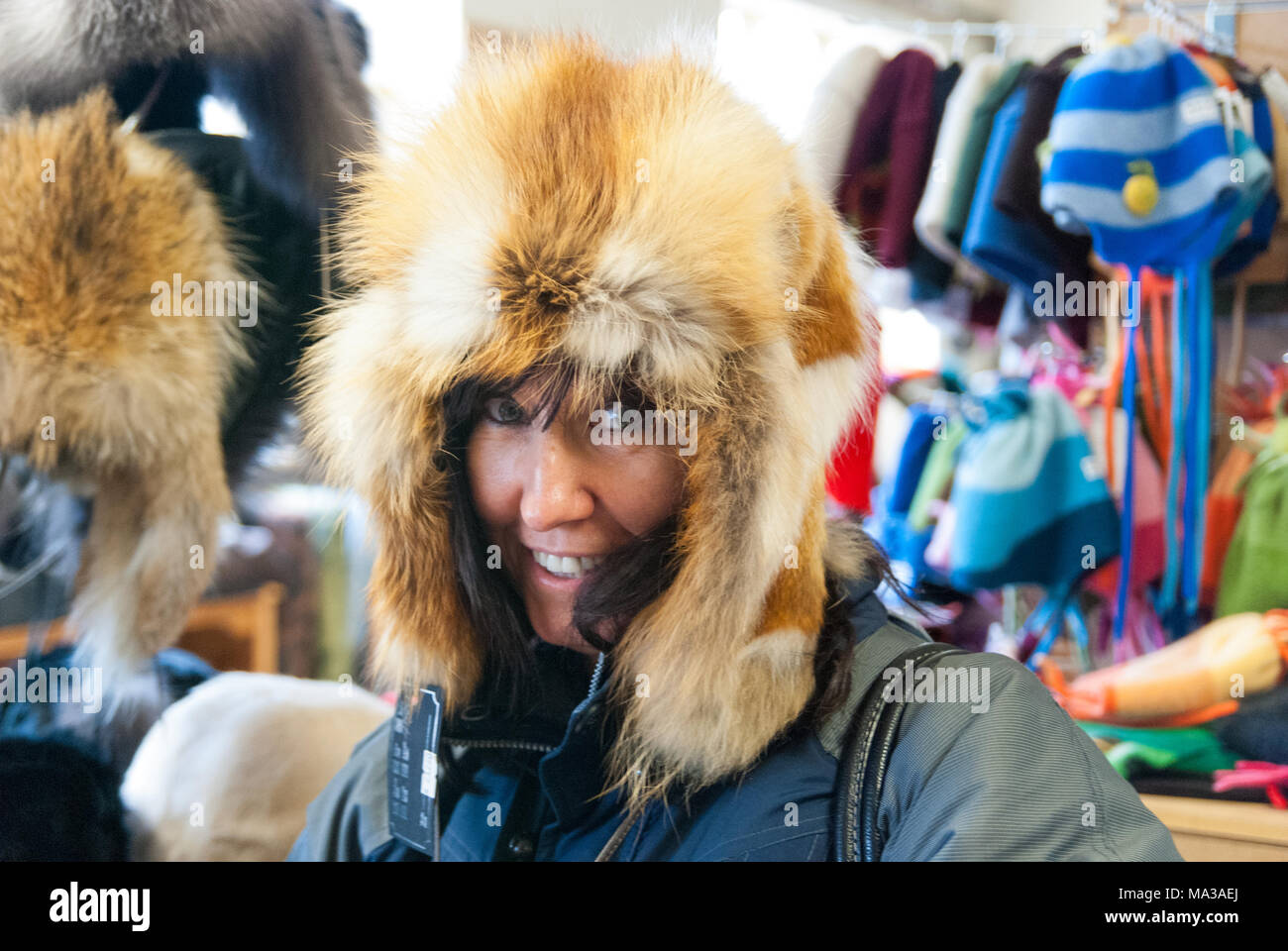 Fox fur hat hi-res stock photography and images - Alamy