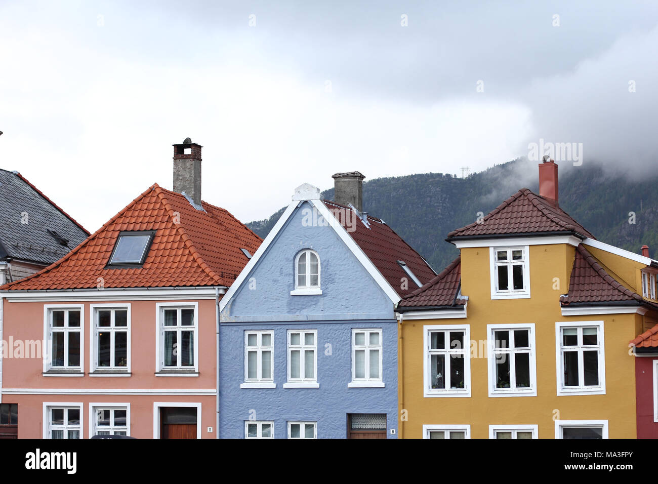 Characteristic Norwegian row of houses at Bergen Stock Photo Alamy