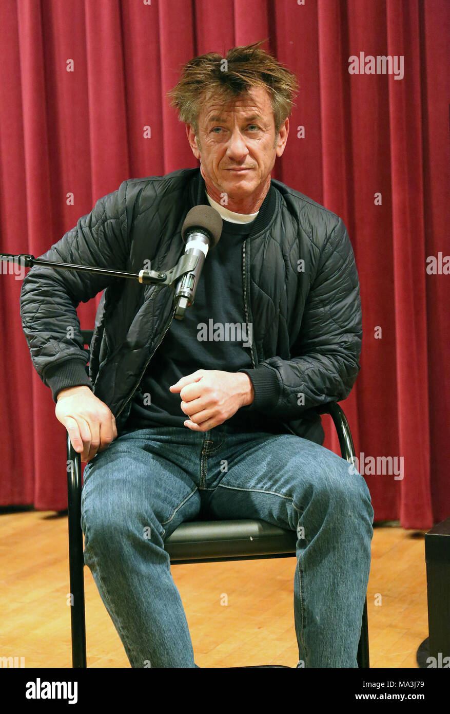 Philadelphia, USA. 29th March, 2018. Sean Penn pictured at the Philadelphia  Free Library to give a talk about his book, Bob Honey Who Just Do Stuff in  Philadelphia, Pa on March 29,