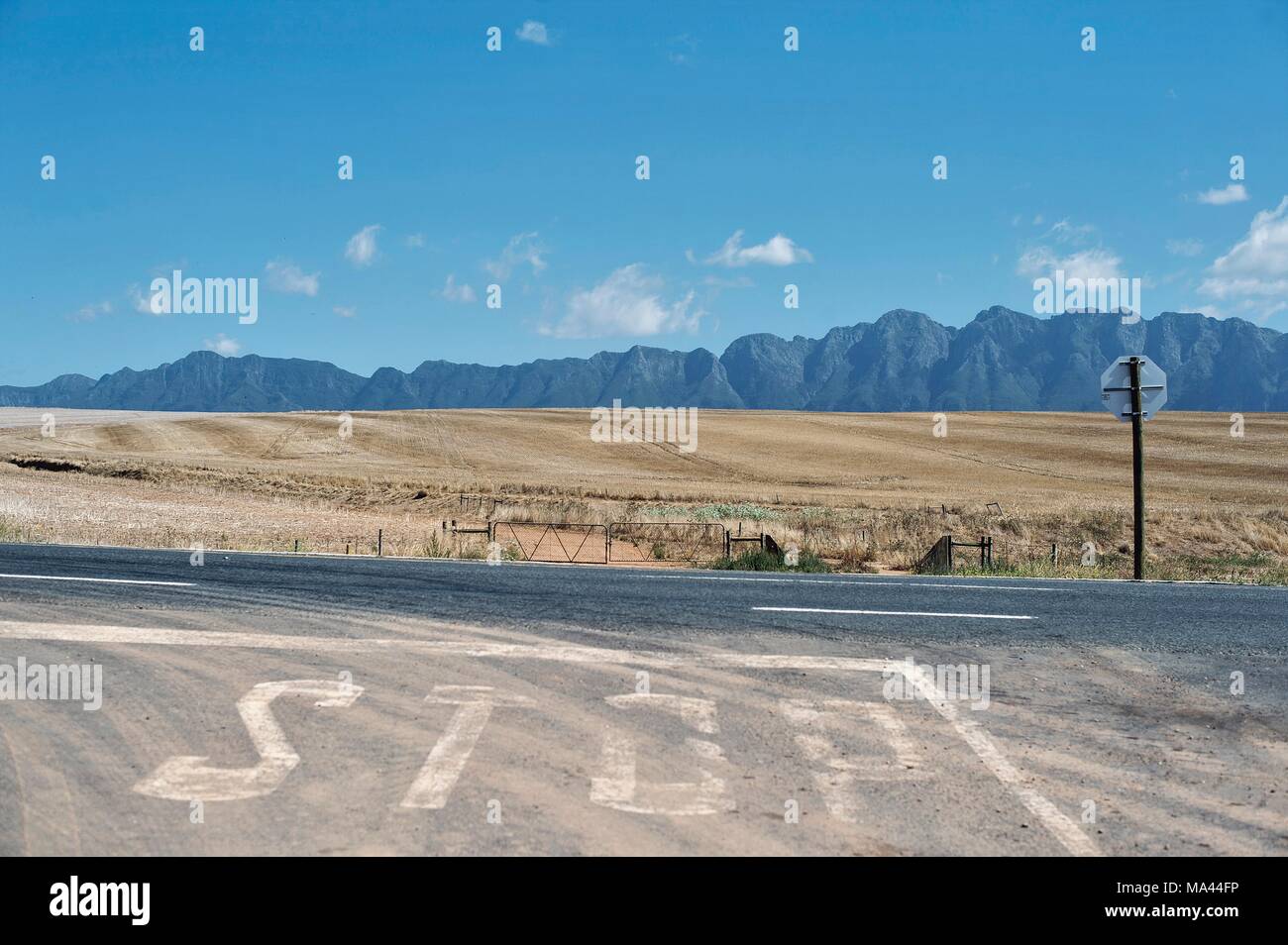 The N2 road near Greyton with a view of the Riviersonderend mountain range in Cape Town, South Africa Stock Photo