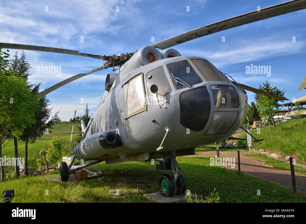 Mil mi hip helicopter hi-res stock photography and images - Alamy