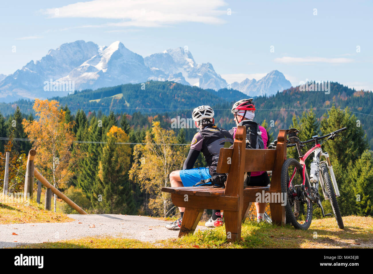 Cyclists seated to admire the Bavarian landscape Europe, Germany, Bavaria, Krun, Mittenwald, Barmsee Stock Photo