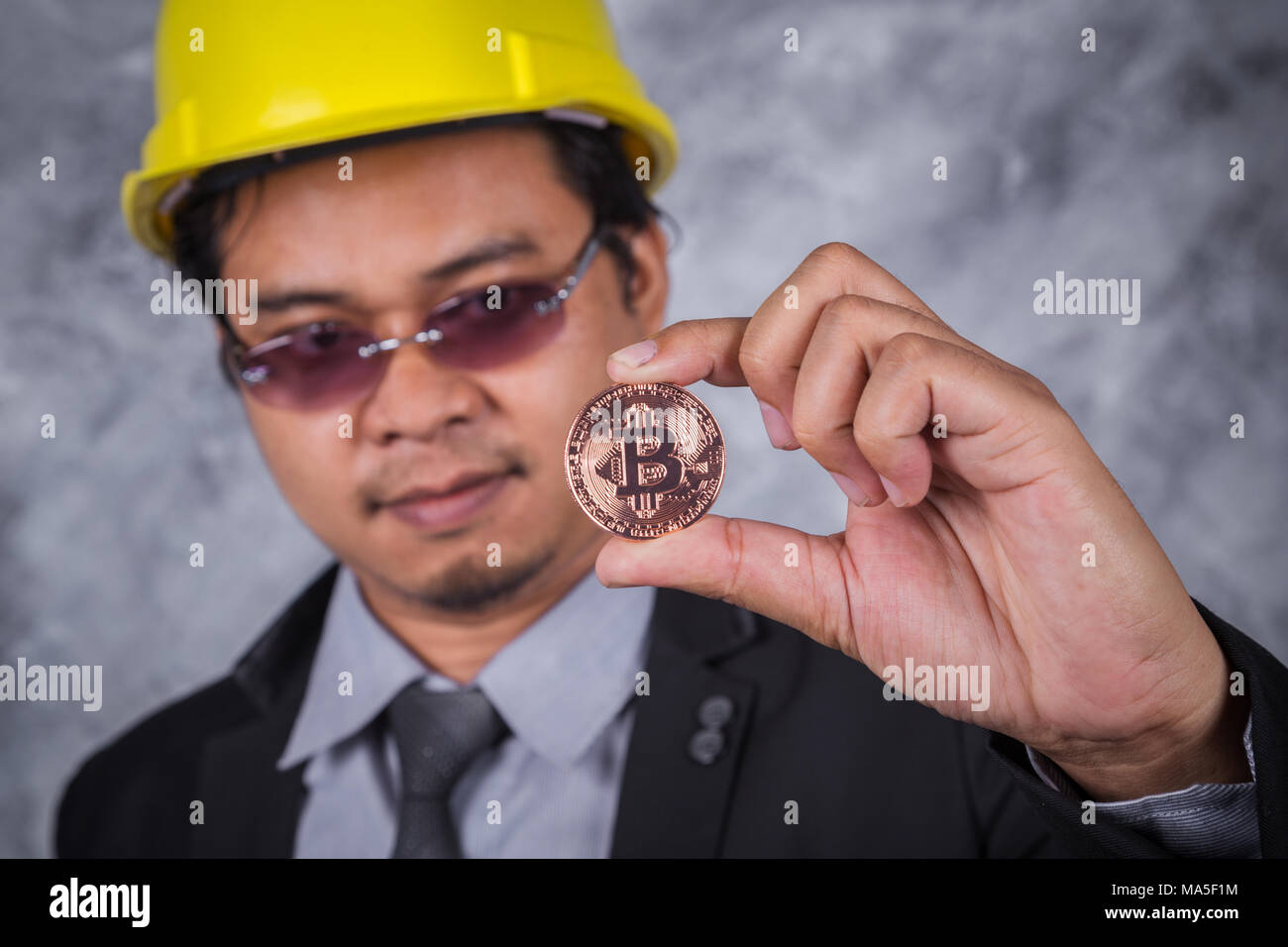 Japanese bronze worker hi-res stock photography and images - Alamy