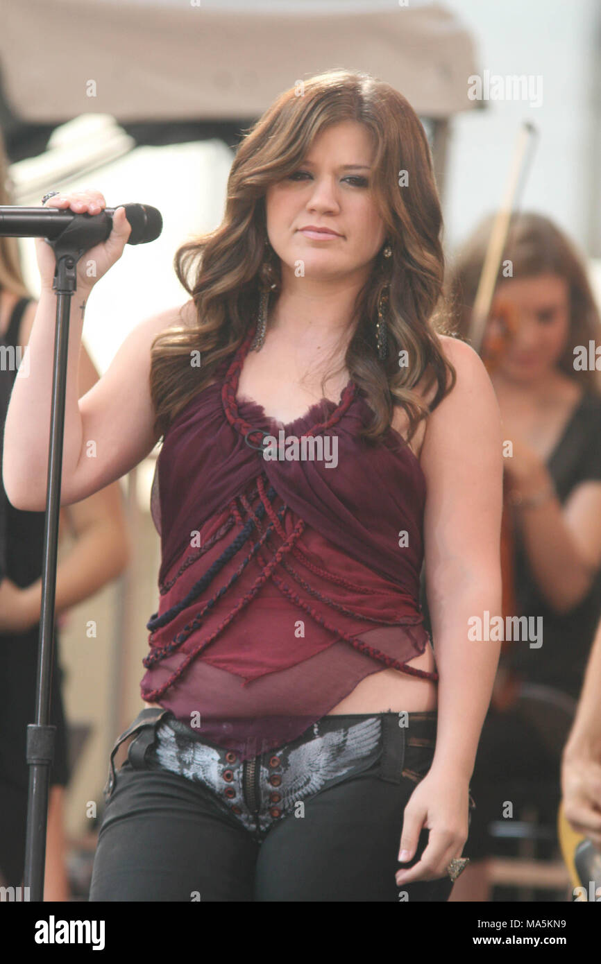 KELLY CLARKSON 2007 Photo By John Barrett/PHOTOlink Stock Photo - Alamy