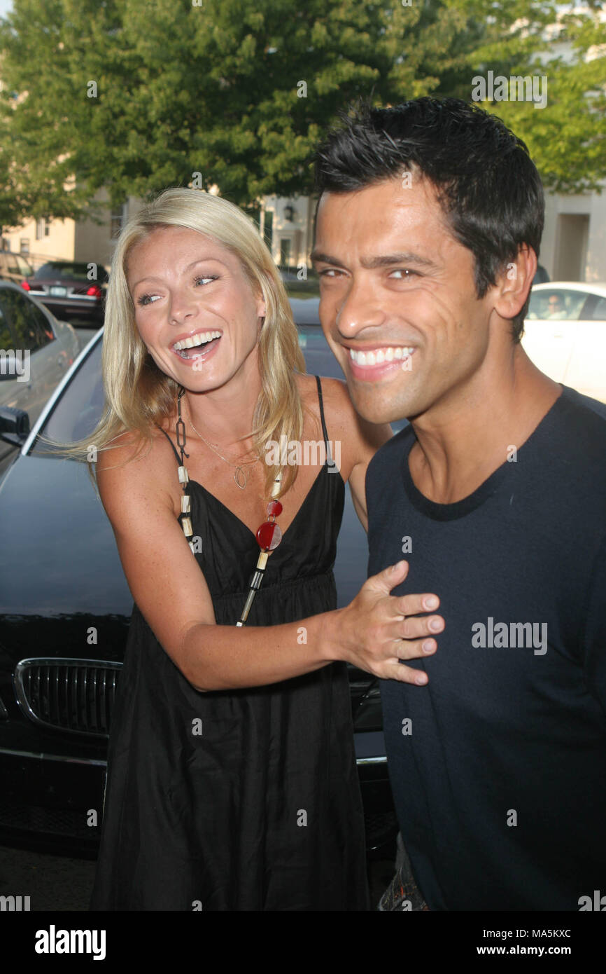 KELLY RIPA, MARK CONSUELOS 2007 Photo By John Barrett/PHOTOlink Stock ...