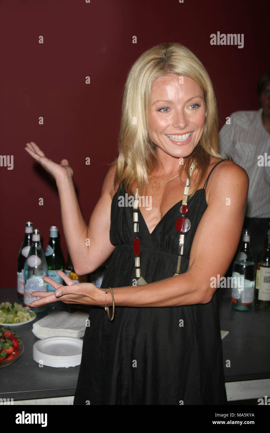 KELLY RIPA 2007 Photo By John Barrett/PHOTOlink Stock Photo - Alamy