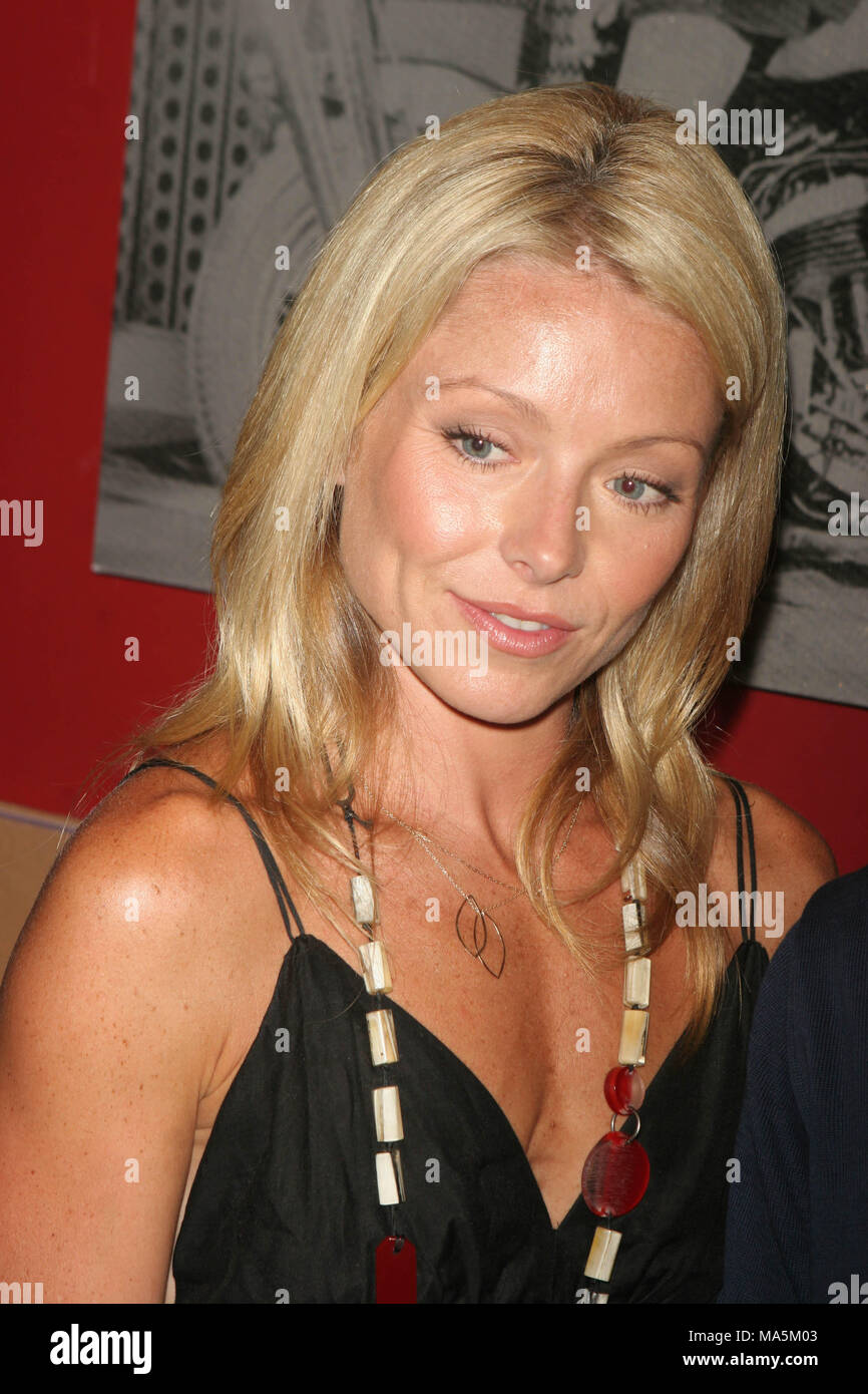Kelly Ripa 2011 KELLY RIPA 2007 Photo By John Barrett/PHOTOlink Stock Photo - Alamy