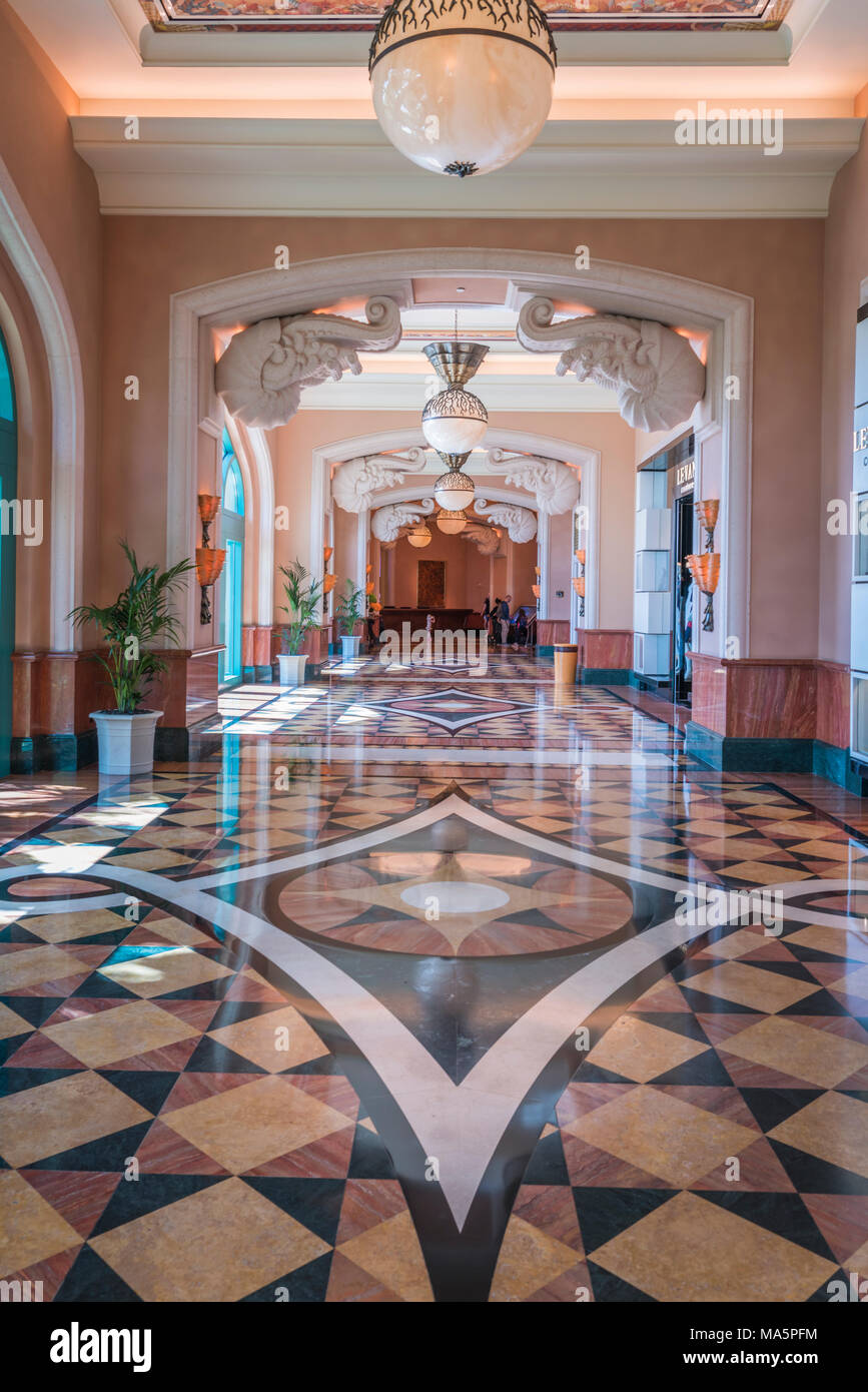 Interior decor of the Atlantis Palm Resort on The Jumeirah Palm in ...