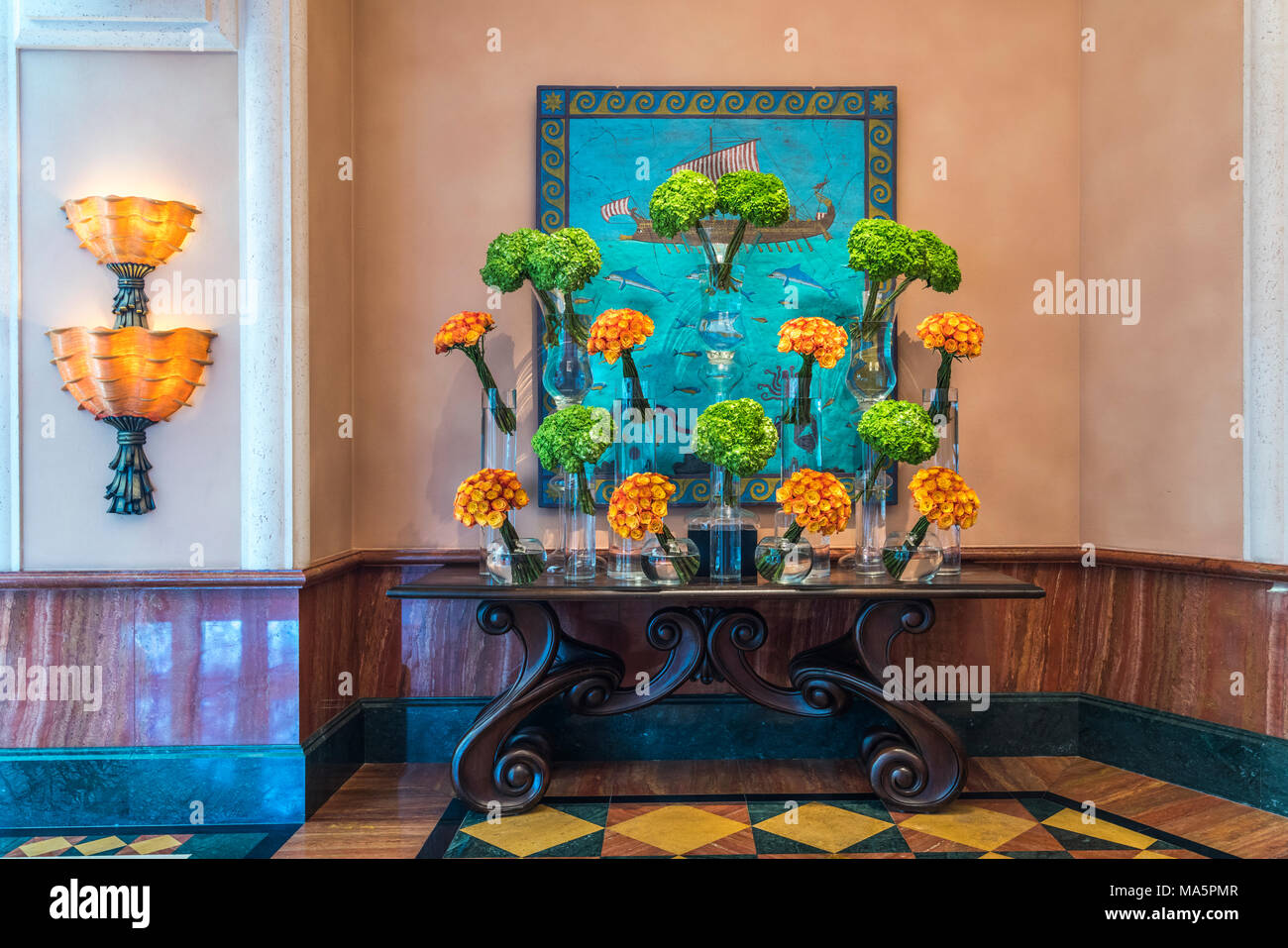 Interior decor of the Atlantis Palm Resort on The Jumeirah Palm in ...