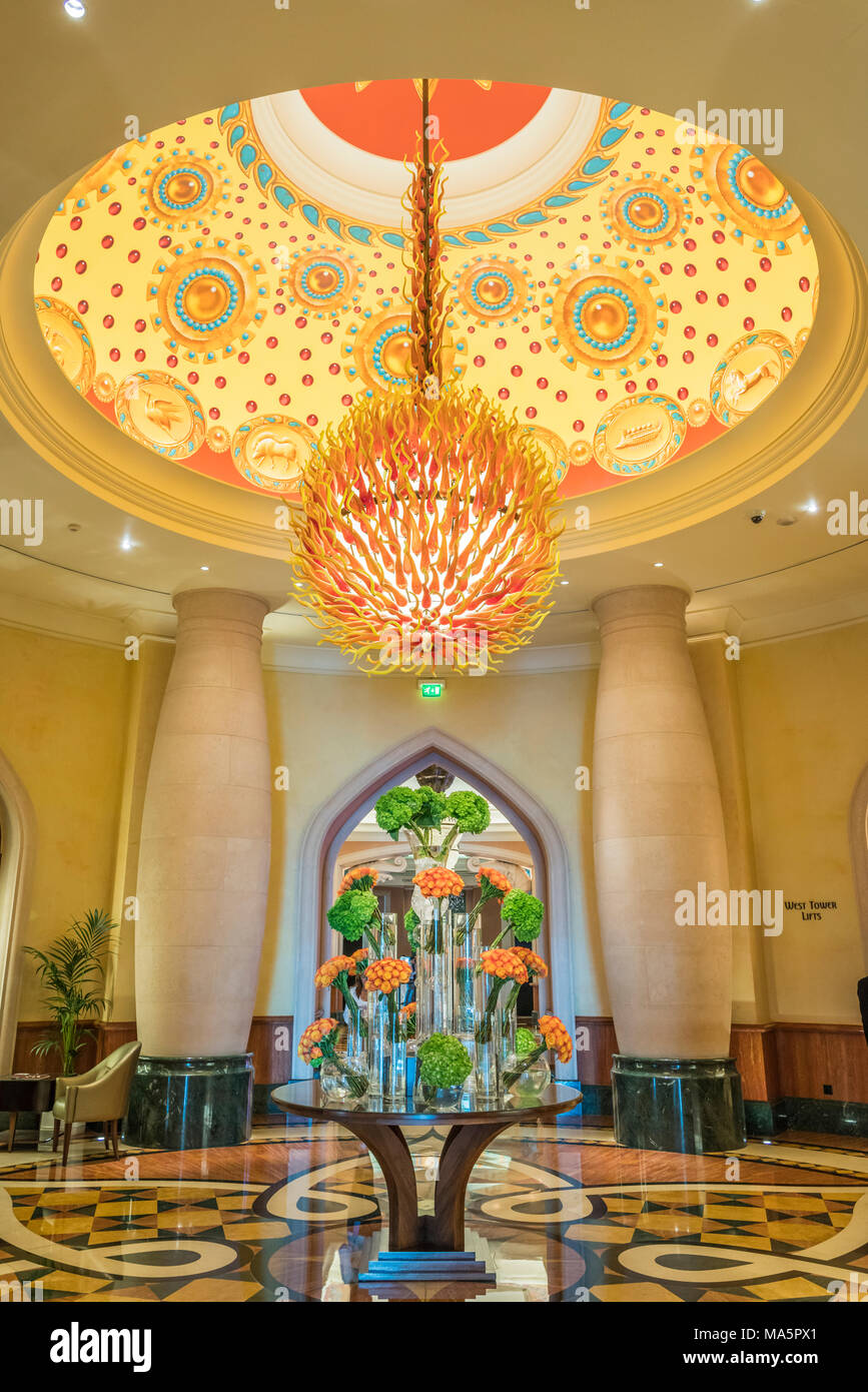 Atlantis the palm water park dubai hi-res stock photography and images ...