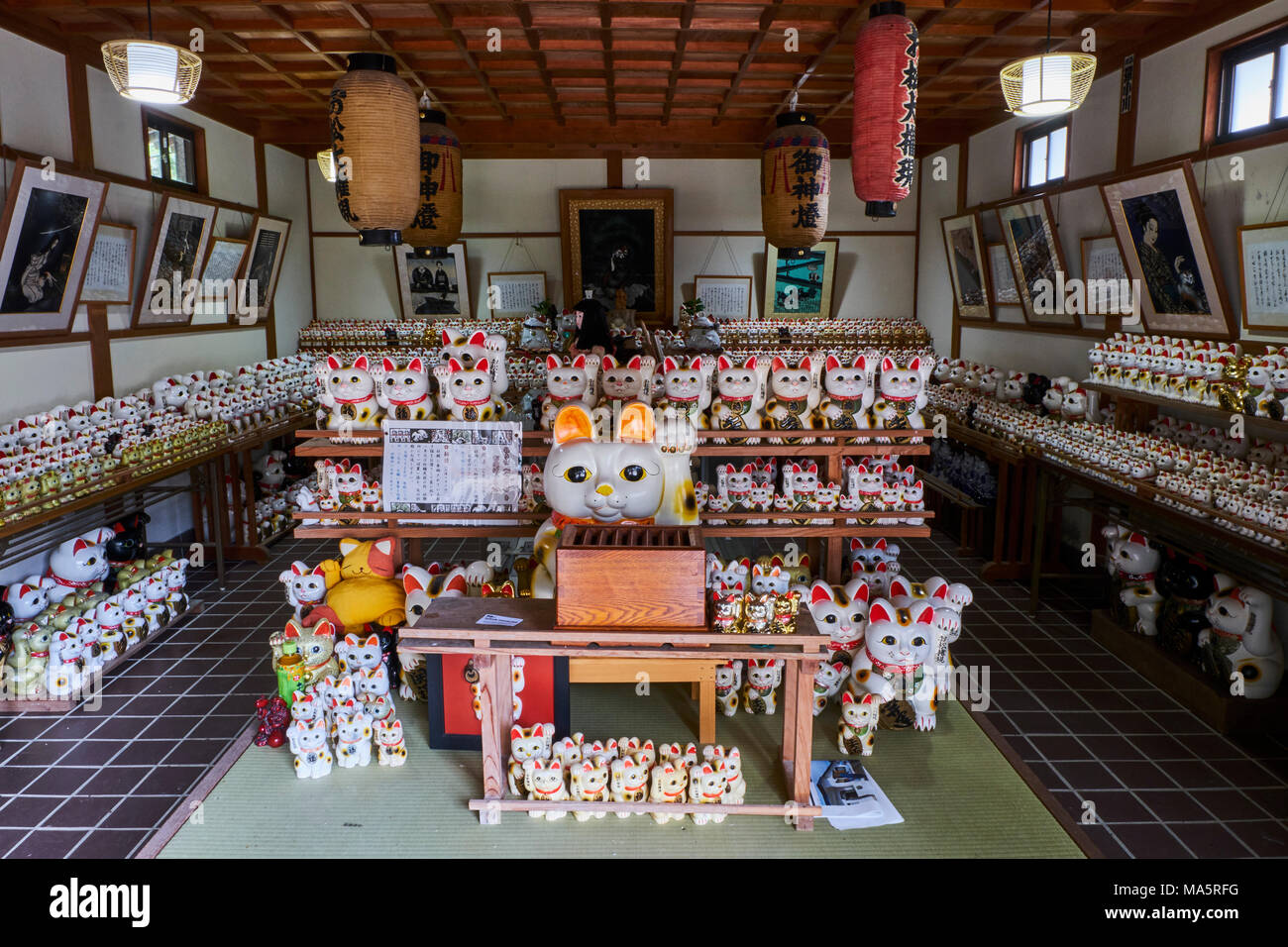 Japon, Tokyo, temple sanctuaire dédié aux chats // Japan, Tokyo, cat temple Stock Photo