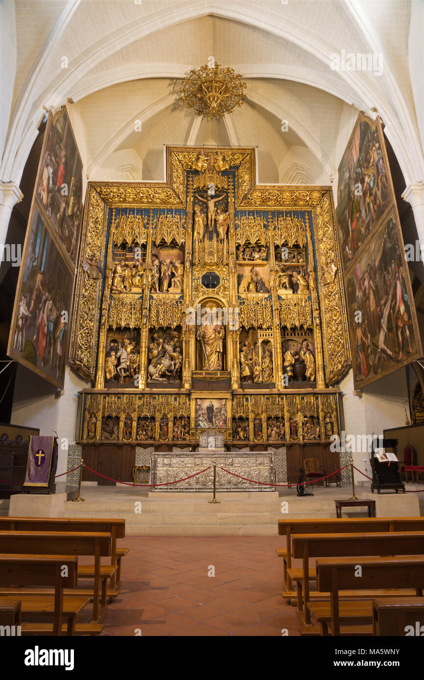 ZARAGOZA, SPAIN - MARCH 3, 2018: The carved main altar in the church Iglesia de San Pablo by Damian Forment (151 - 1535) and the painted doors  by Ant Stock Photo