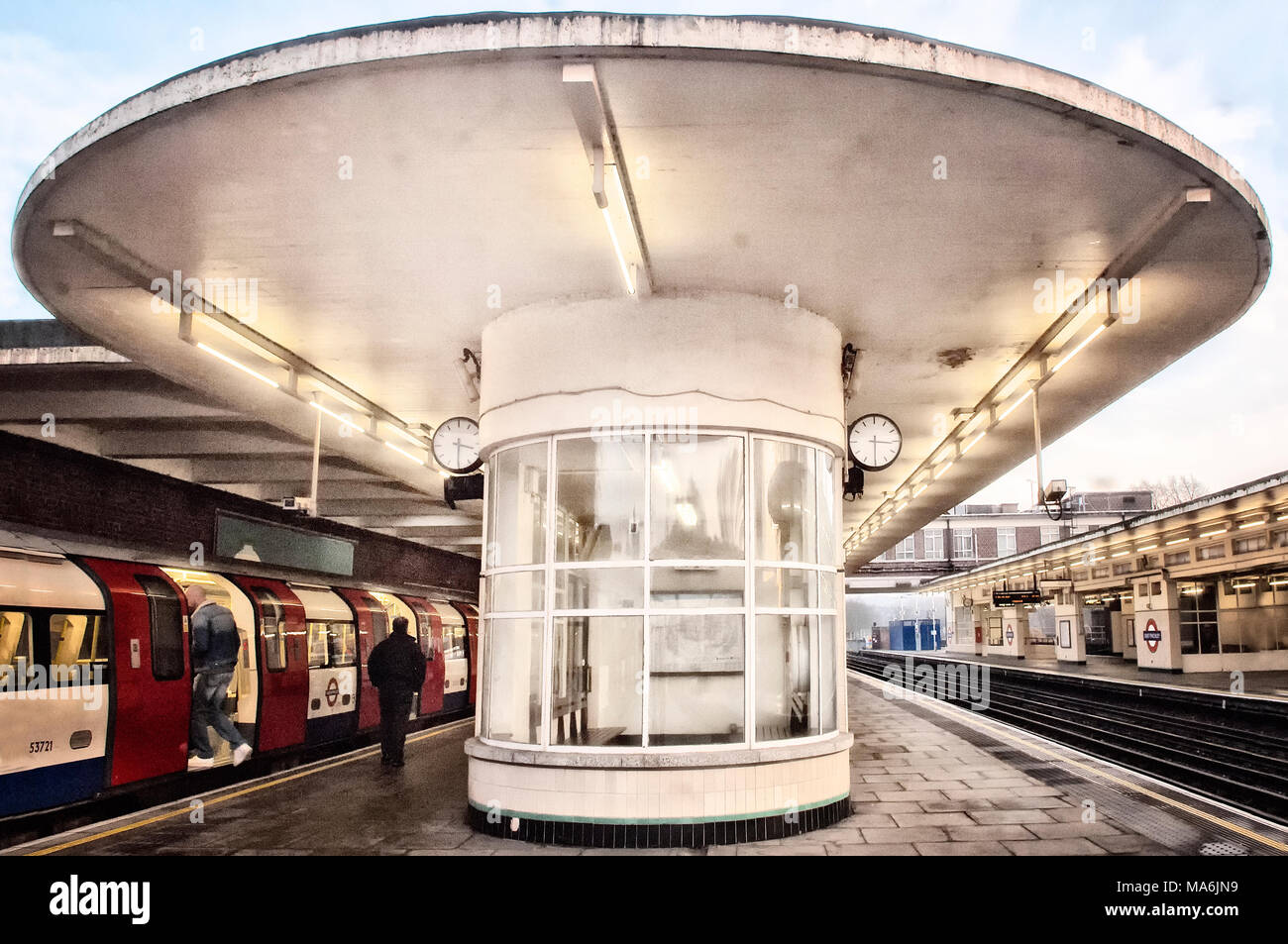 London Underground Tube Station: East Finchley Stock Photo - Alamy