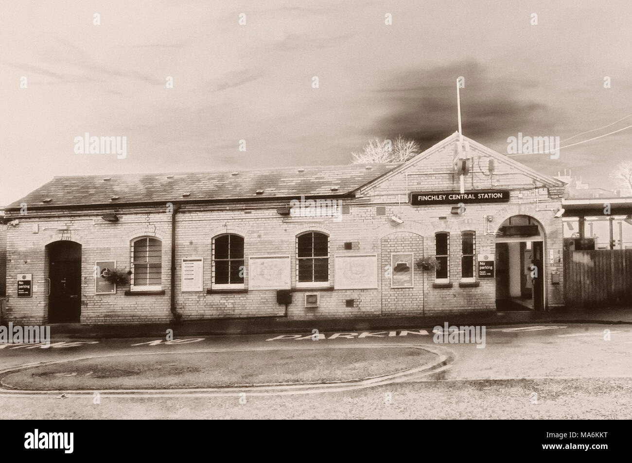 London Underground Tube Station: Finchley Central Stock Photo - Alamy