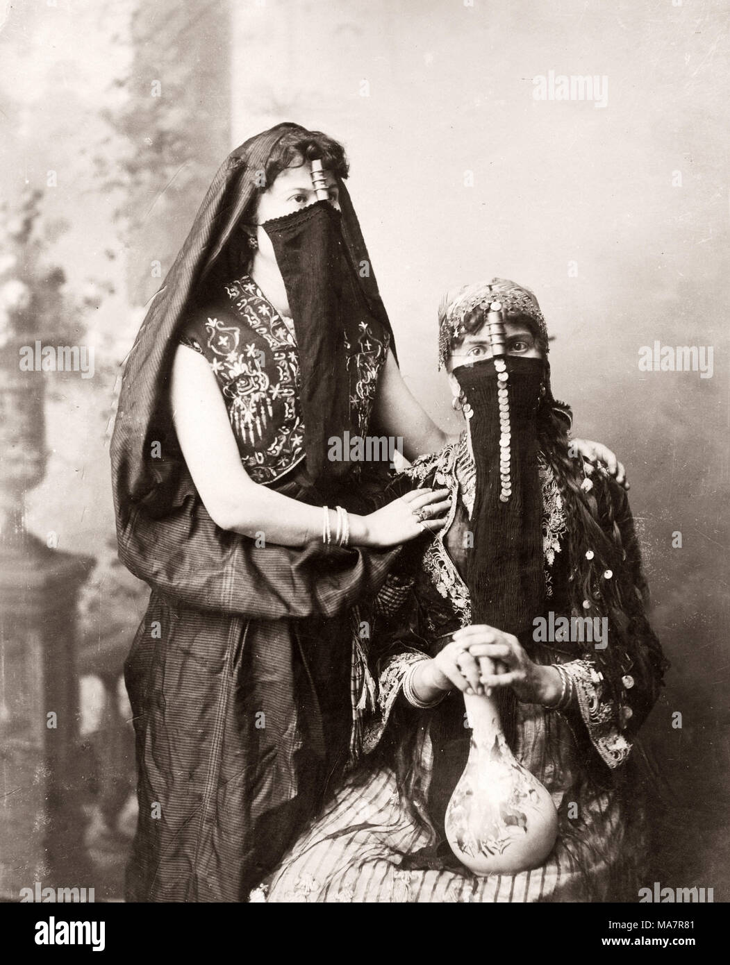Historic women 19th century hi-res stock photography and images - Alamy