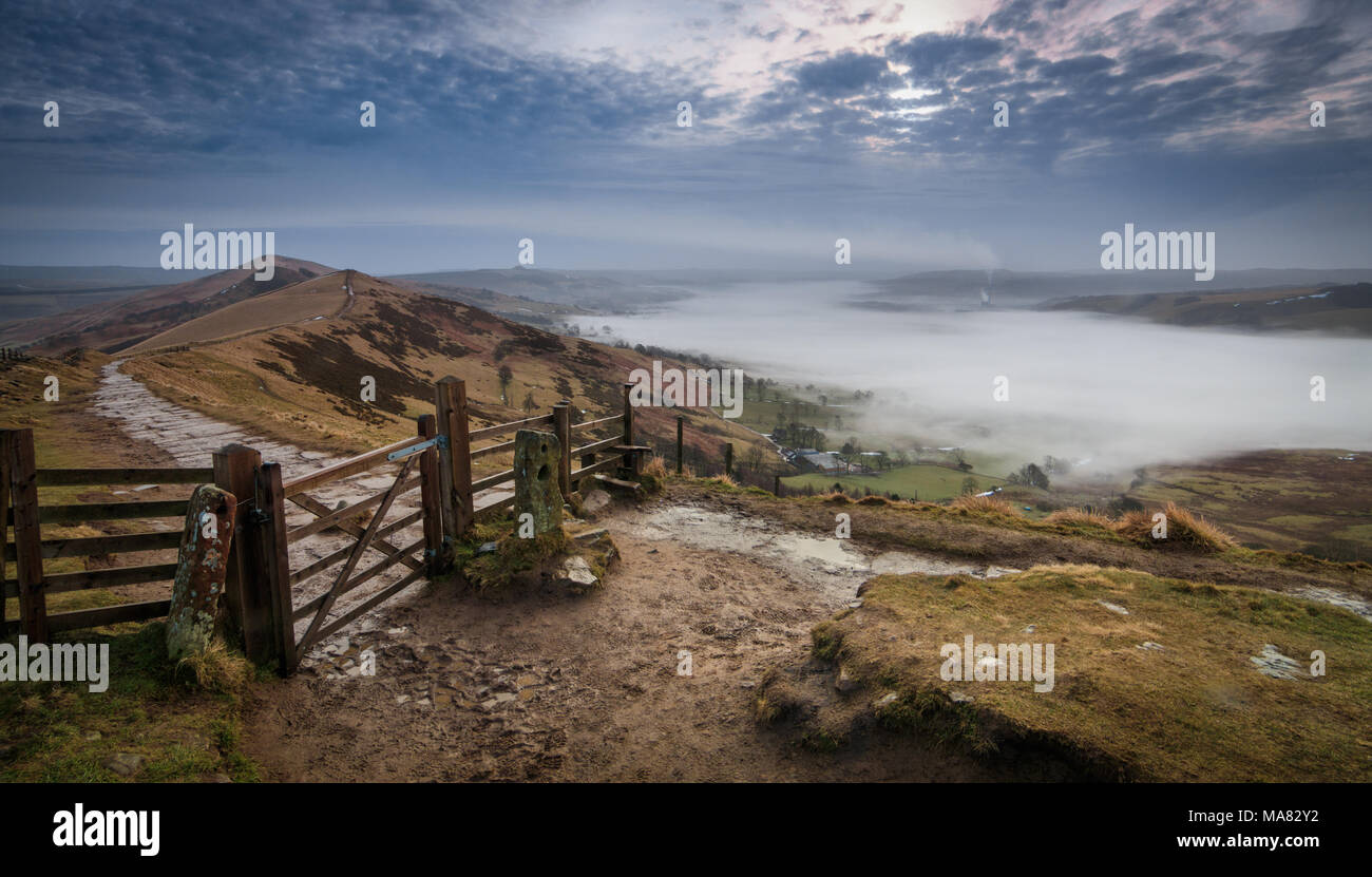 Looking from the often-shot gate along the Great Ridge towards Loose Hill. As with all my shots from this day, I was very taken by the fog in the vall Stock Photo