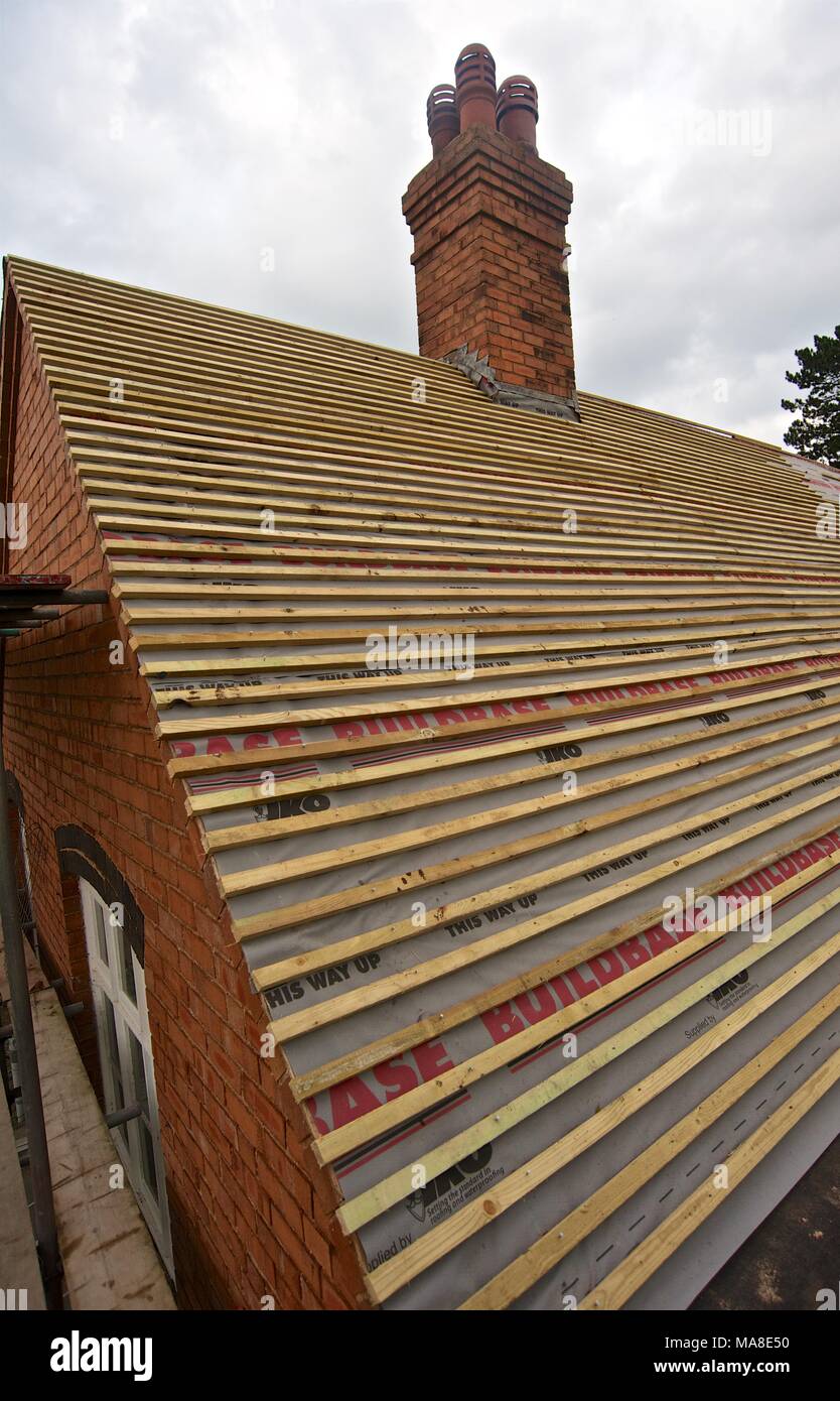 Eaves end roof tiles hires stock photography and images Alamy