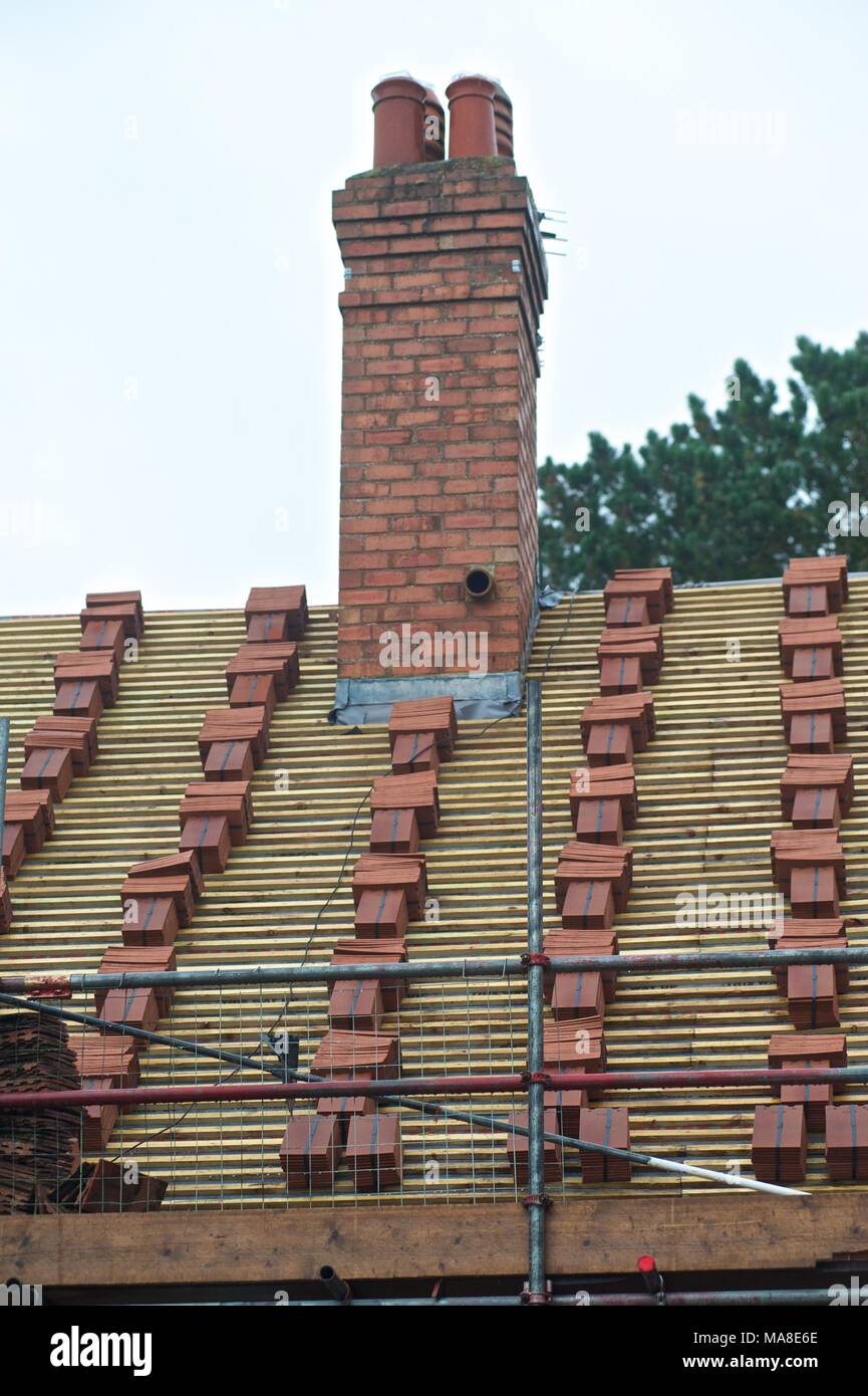 Eaves end roof tiles hires stock photography and images Alamy