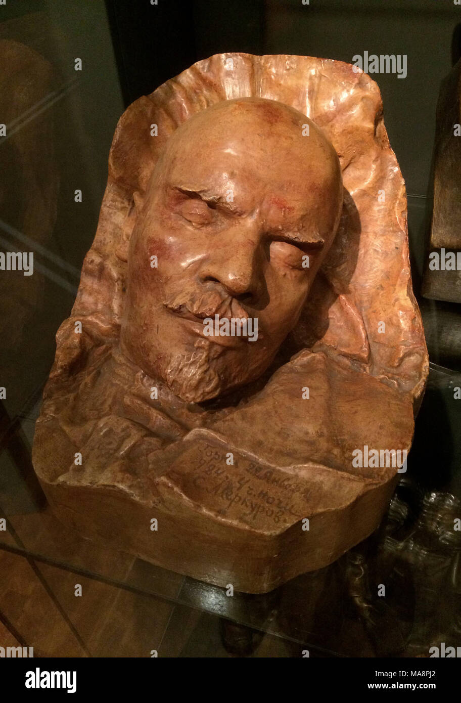 Death mask of Vladimir Lenin on display at the exhibition in the Gеrmаn Нistоrical Мusеum (Dеutschеs Нistоrischеs Мusеum) in Веrlin, Gеrmany. The death mask was taken by Russian and Soviet sculptor Sergey Merkurov on 22 January 1924 at 4 am in the Gorki Estate near Moscow, where Lenin died. The exhibition devoted to the centenary of the Russian Revolution runs till 15 April 2018. Stock Photo