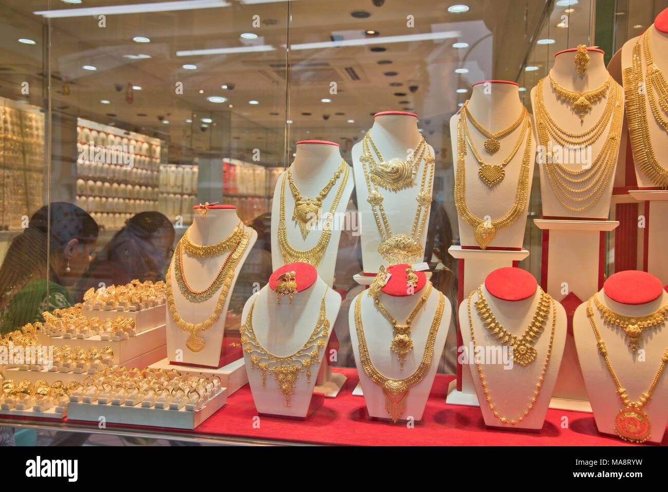 Gold and jewellery shop in Little India, Singapore Stock Photo - Alamy