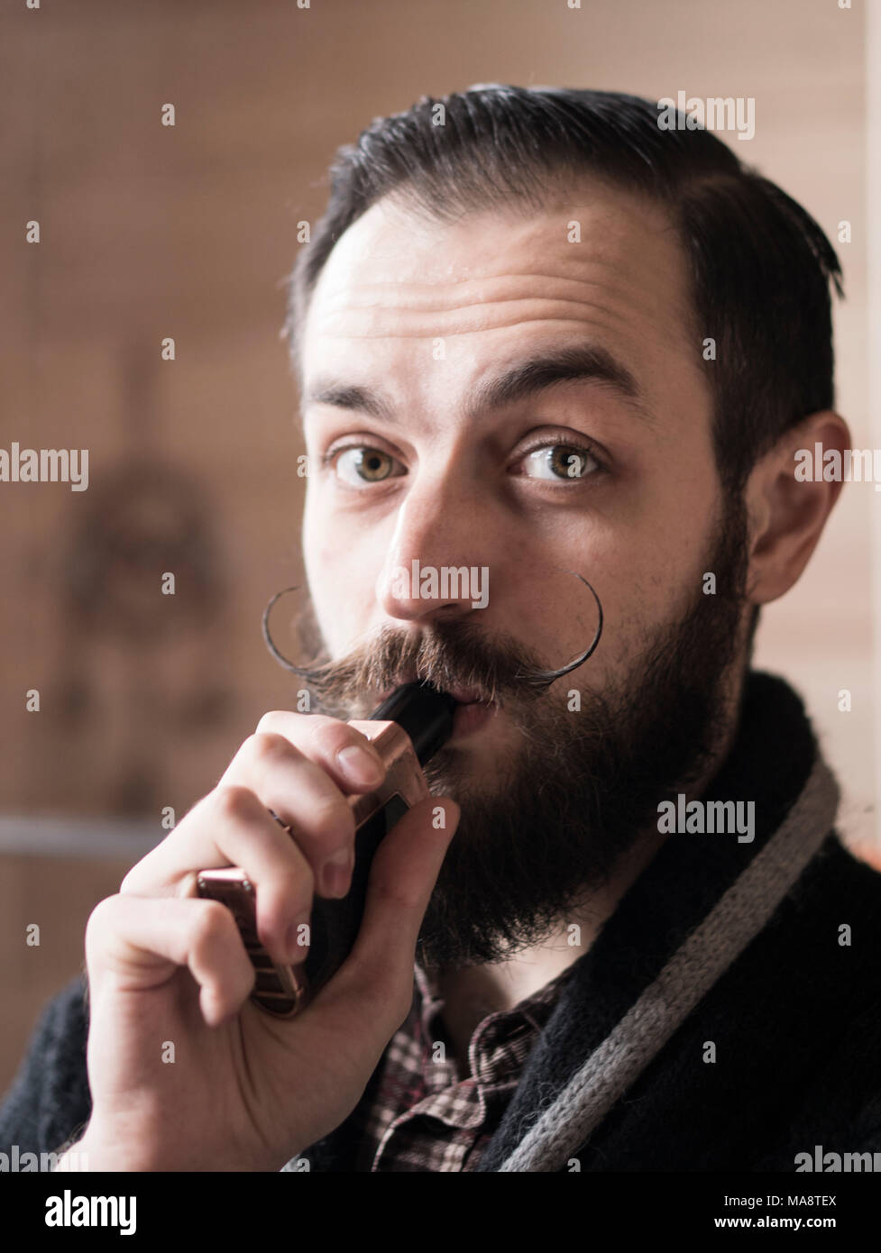 elfbar elfa master akku Hipster vape hi-res stock photography and images - Page 5 main image 1