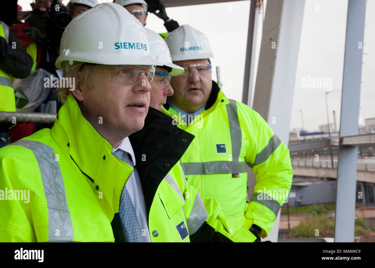 26/10/2011. London, UK. L-R, Boris Johnson and Andras J Goss, CEO Siemens plc and North West Europe). London Mayor Boris Johnson today, 26 October, attended the 'Topping-Out' of innovative Siemens sustainability centre in the heart of Royal Docks Enterprise Zone, where he met with Andreas J. Goss (Chief Executive, Siemens plc and North West Europe), Roland Busch (CEO, Infrastructure & Cities Sector, Siemens AG) and Sir Robin Wales, the Mayor of Newham.  The exo-features of the Siemens flagship sustainability centre include photovoltaic panels and a rain-wate Stock Photo