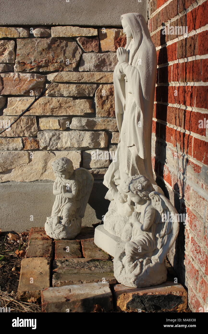 Catholic children praying statue hires stock photography and images